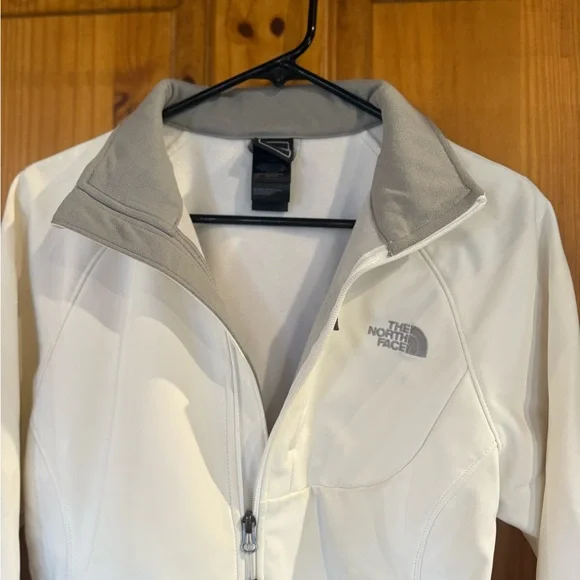 The North Face Women's Snow Jacket in White - Picture 3 of 7